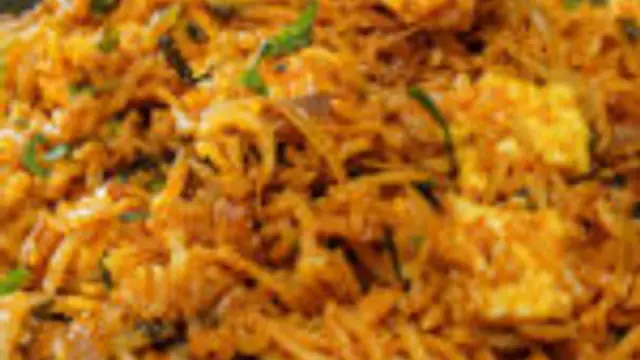 மதிய உணவுக்கு ஏற்ற சுவையான பன்னீர் பிரியாணி செய்வது எப்படி ?