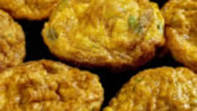 பன் போன்று மிருதுவாக கரண்டி ஆம்லெட் செய்வது எப்படி ?