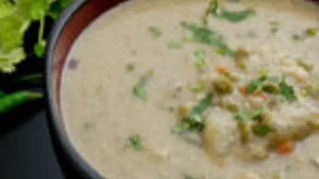 பாரம்பரிய ருசியில் சூப்பரான காளான் வெள்ளை குழம்பு இப்படி ஒரு தரம் ட்ரை பண்ணி பாருங்கள்!