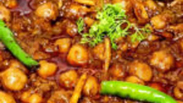 சப்பாத்தி, பூரிக்கு சற்று வித்தியாசமாக ஏதாவது கிரேவி செய்ய விரும்புகிறீர்களா? அப்படியானால் இந்த சோலே கிரேவி செய்து பாருங்கள்!!!