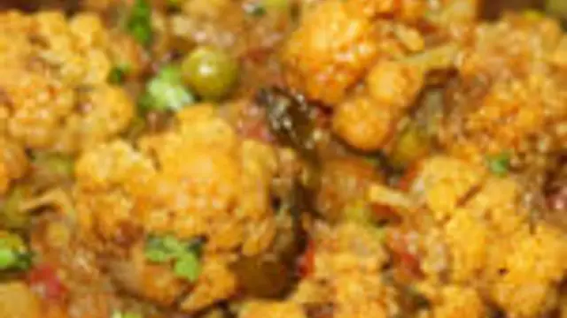 சப்பாத்திக்கு, பூரிக்கு இந்த உருளைக்கிழங்கு பட்டாணி மசாலா செஞ்சு கொடுங்க நாலஞ்சு அதிகமாக சாப்பிடு வாங்க!