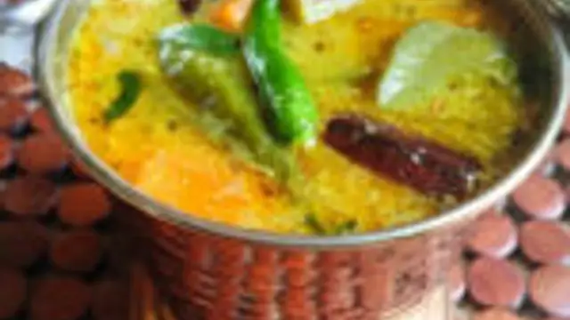 வீடே மணக்க மணக்க ருசியான பச்சை மிளகாய் சாம்பார் இனி இப்படி செய்து பாருங்க! ஒரு சட்டி சோறும் மொத்தமும் காலியாகும்!